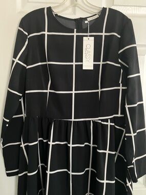 Classy Black & White Dress Size M